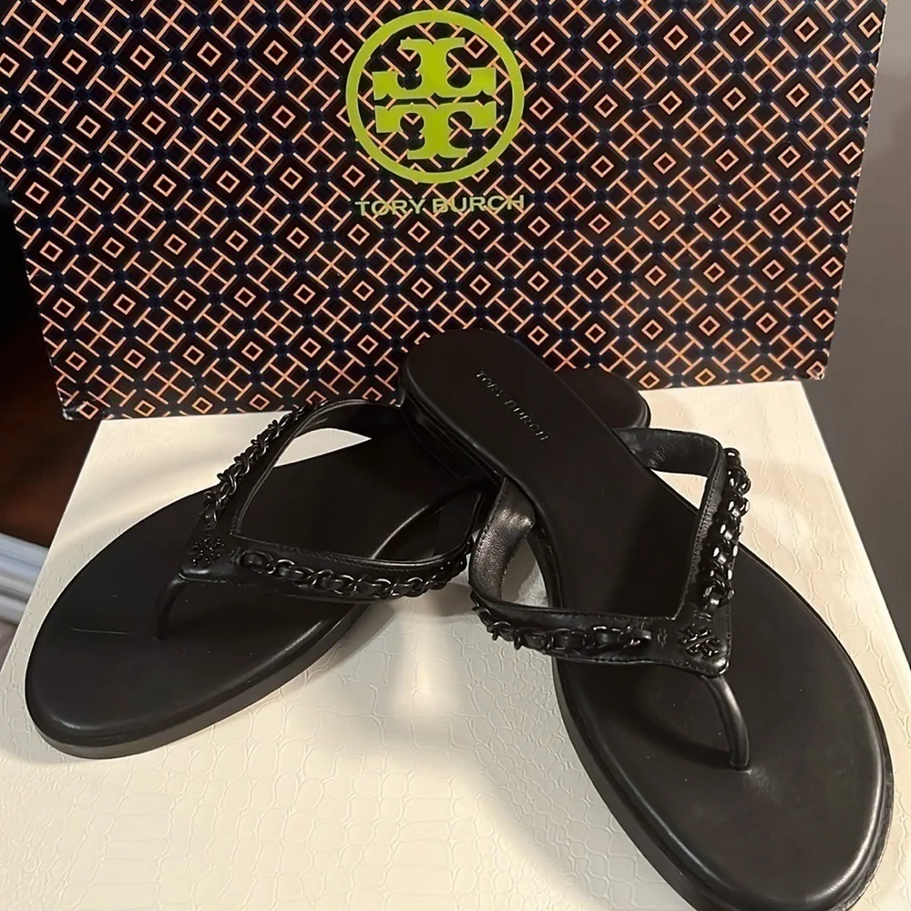 TORY BURCH New without Tags Everly Perfect Black Paris Nappa Chain Thong Sandal